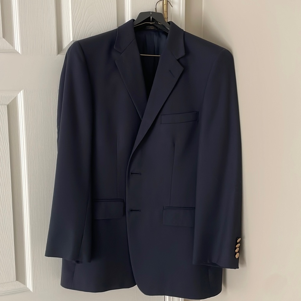 Men’s navy blazer, size 40R.